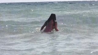 Девушки загорают голыми