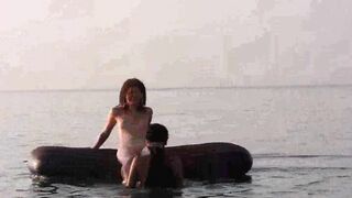 Голые играют в бадминтон