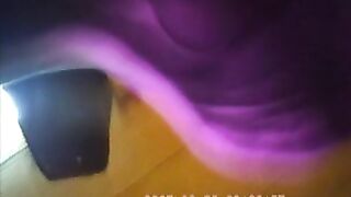Пытался снять, что у очередной красотки под юбкой
