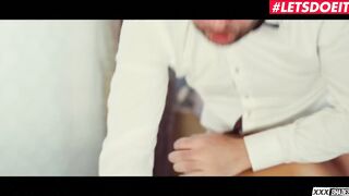 Не подскажешь, куда мне свой стояк сувать?