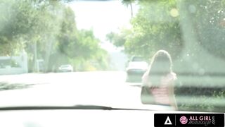 Ну как можно делать массаж и до пизденки не дотронуться!