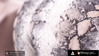 А давайте в дочки матери поиграем!