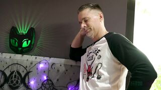 Подруга, ты не будешь против, если я твоего братика соблазню?