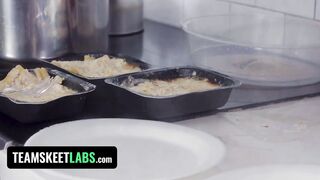 Хватит при мне трахаться. Давайте к тройничку перейдем