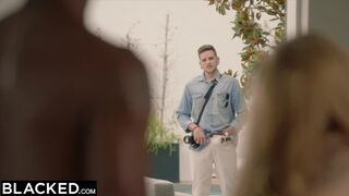 Я же блядь. Даже при муже с кем хочу, с тем и трахаюсь!