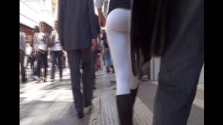 Камера следует за сочной аргентинской попкой