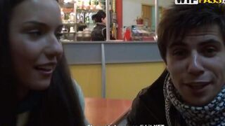 Пикапер трахнул русскую девушку в туалете