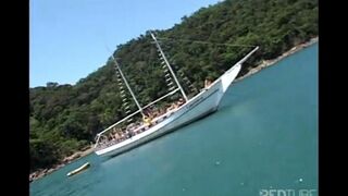 Много телочек готовы трахаться на яхте