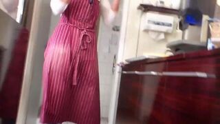 Сочная попка в джинсах крупным планом