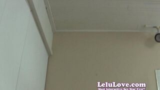 Волосатая промежность крупно перед камерой