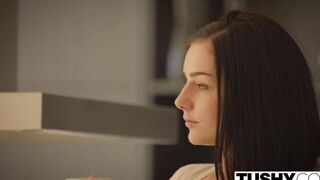 Муж уговорил жену на первый анальный секс