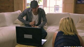 Развратная мамочка трахнулась с парнем дочери