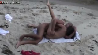 Реальная скрытая съемка на пляже