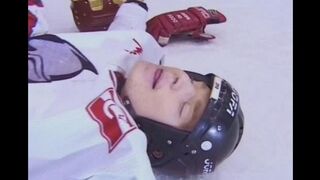 Фанатка дала хоккеисту трахнуть ее в анал