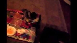 Пьяная в хлам девка отсосала пенис