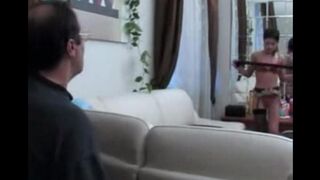 Телочка занимается сексом в одежде