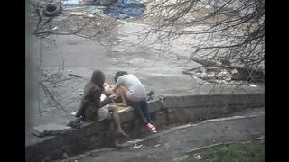 Парень заснял секс на улице