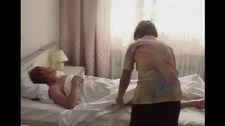 Дочь разбудила спящего отца и трахнулась с ним