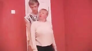Русский пацан насадил на пенис маму своего друга