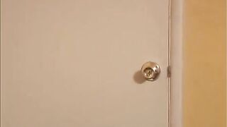 Чудовище трахнуло азиатку в рот