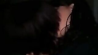 Лесбиянки показывают как они нежно целуются с языками