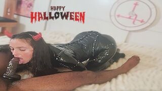 Чувак, а не боишься, что она тебя за хуй укусит?