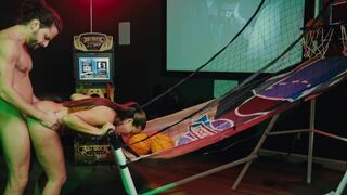 Будь мужиком, еби так, чтобы искры из пизды сыпались!