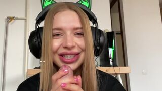 Учитесь девочки сосать. В жизни пригодится!