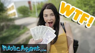 Ты бы еще на аукцион свою пизду бы выставила!