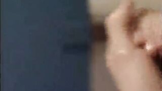 Инсталлировал член в молоденьку пизду