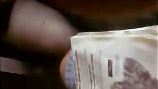 Полез рукой к женщине под юбку и начал пальцами мять вагину