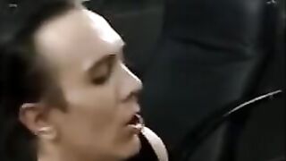 Порадовали хрупкую блондинку фистингом