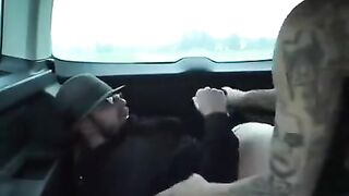 Чувиха в кожаных штанах жестко трахнула мужика