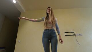 Ты реально думаешь, что я сейчас буду тебе хуй сосать?