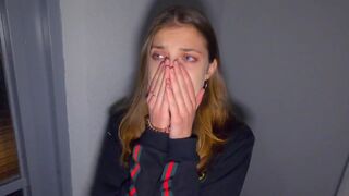 Прямо здесь? В подъезде?