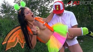 Ну раз ты пчелка, значит так - прилетела, отсосала , улетела!