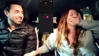 Девочка получает оргазм в машине пока дрочит его член