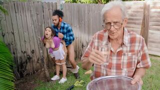 Ты почему сразу не сказал, что у тебя внучка шлюха!