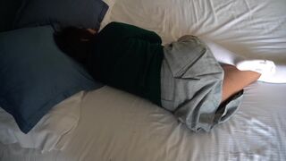 Ебу свою пухлую подружку и затем сливаю в её пизду