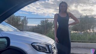 Что девушка, все принца ищешь?