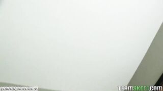 Записывает на камеру секс с женой