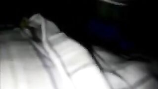Дрочит свой пенис прямо в метро и вскоре начал кончать