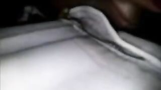 Дрочит свой пенис прямо в метро и вскоре начал кончать