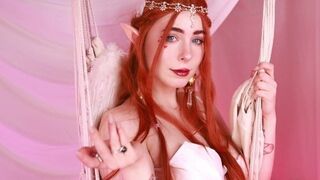 Красотка в пошлом антураже