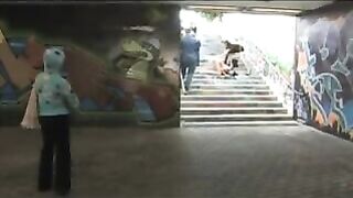 Развел и жестко трахнул в переходе